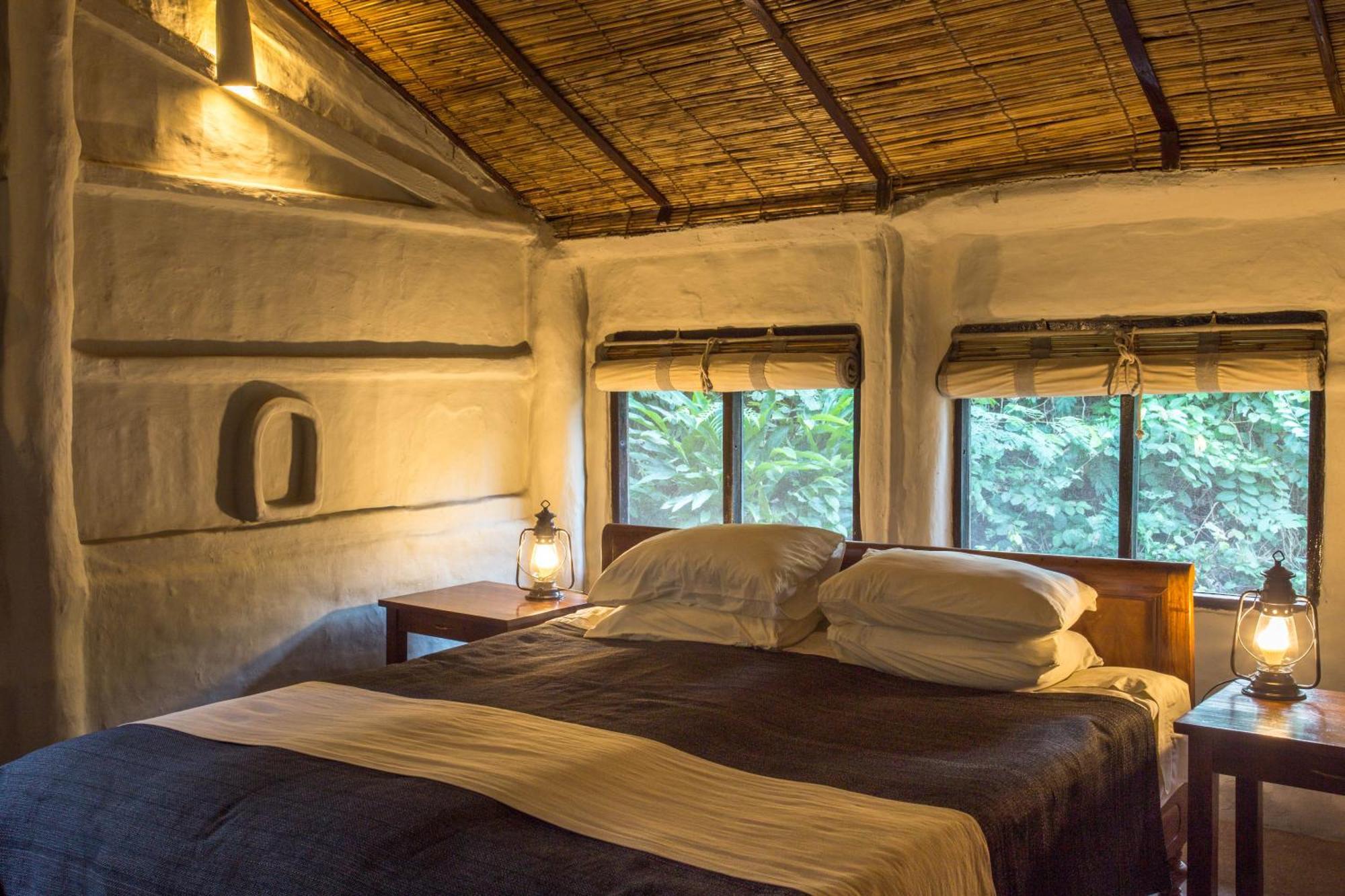 Tiger Tops Tharu Lodge Chitwan Bagian luar foto