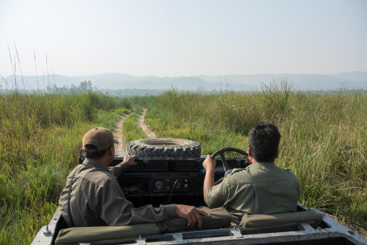 Tiger Tops Tharu Lodge Chitwan Bagian luar foto